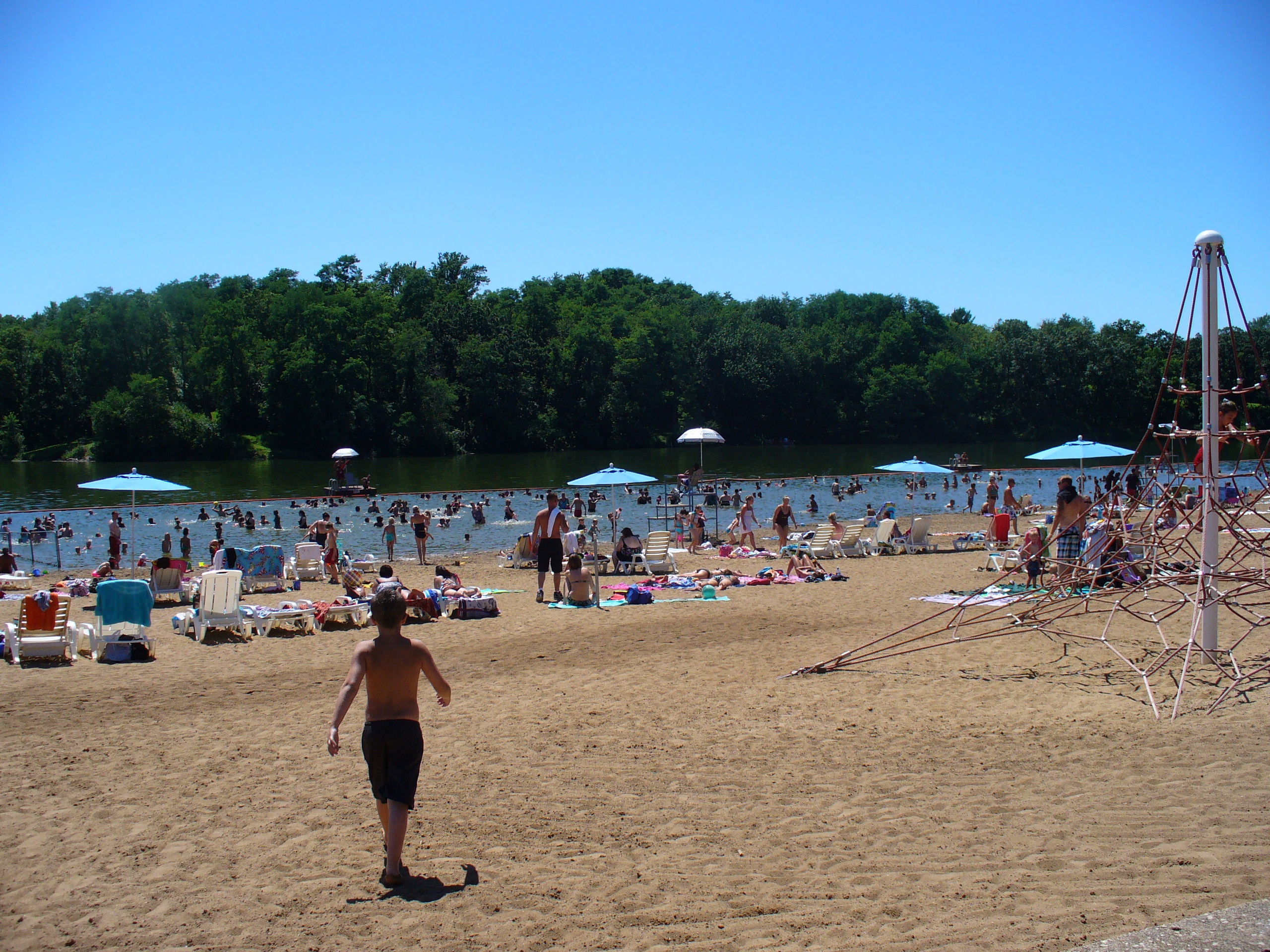 beach_and_boathouse